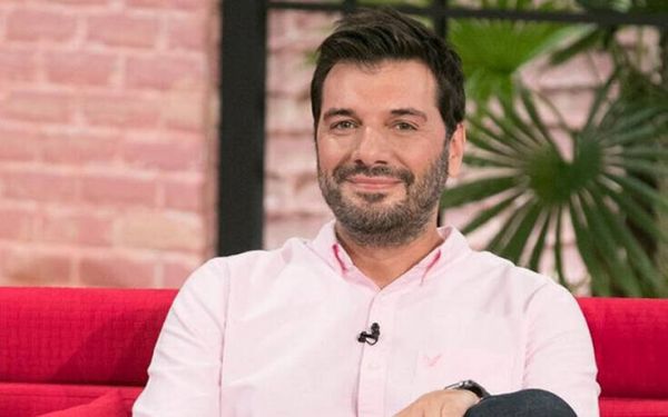 Παναγιώτης Χατζηδάκης: Δείτε τον να τραγουδά στον έξι μηνών γιο του