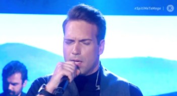 «Αχ, η ξενιτιά το χαίρεται, τζιβαέρι μου» σε μια υπέροχη εκτέλεση για τους τηλεθεατές του MEGA