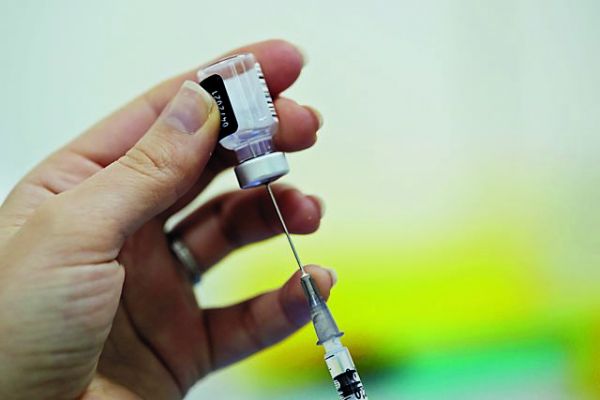 Κοροναϊός:  Η ΕΕ παρουσιάζει σχέδιο για την αύξηση της παραγωγής εμβολίων