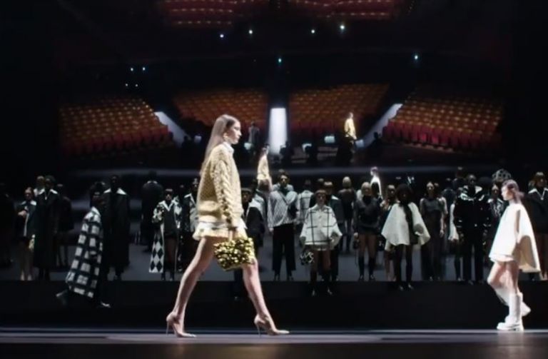 O οίκος Valentino λέει «όχι» στη γούνα