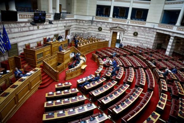 Κοροναϊός: «Χαλαρώνουν» τα μέτρα στη Βουλή – Πόσοι βουλευτές έχουν εμβολιαστεί