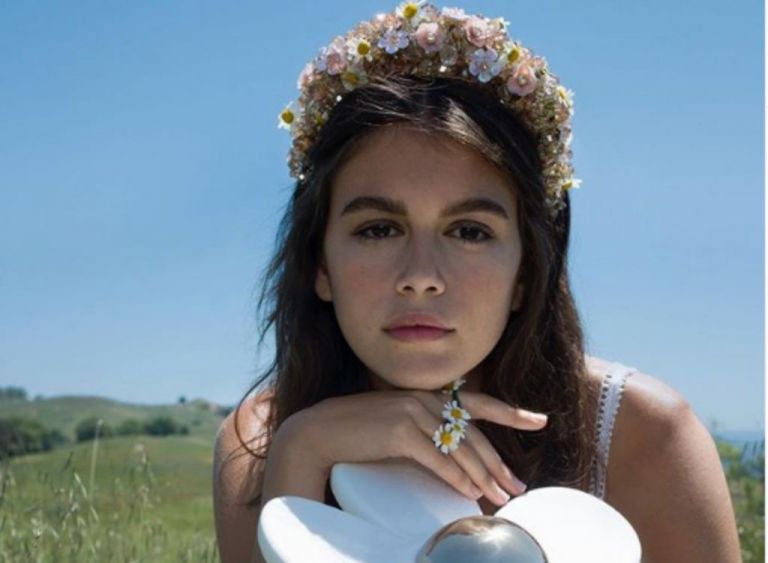 Κάια Γκέρμπερ: Δεν θα πιστέψεις τι κάνει η κόρη της Σίντι Κρόφορντ για τέλειο δέρμα