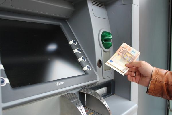 Προσοχή! Άμα δείτε αυτό πάνω στο ATM φύγετε μακριά – Μπορούν να σας «αδειάσουν» τους λογαριασμούς