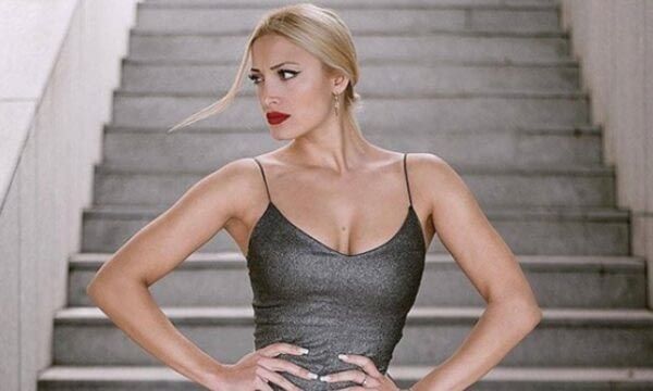 Ιωάννα Τούνη: «Αναστέναξαν» τα… σοκάκια της Μυκόνου