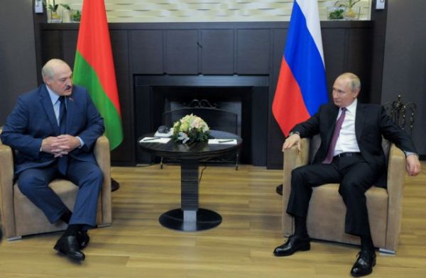 Λευκορωσία: Οικονομική και πολιτική στήριξη έταξε ο Πούτιν στον Λουκασένκο