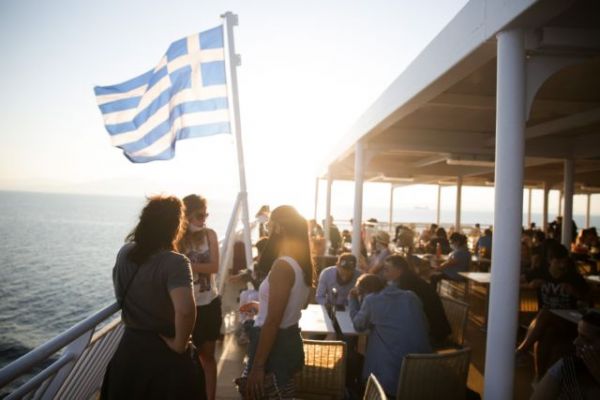 Ημέρα αποφάσεων για νέα χαλάρωση των μέτρων η Τετάρτη – Όλες οι αλλαγές που έρχονται σε μετακινήσεις και τουρισμό