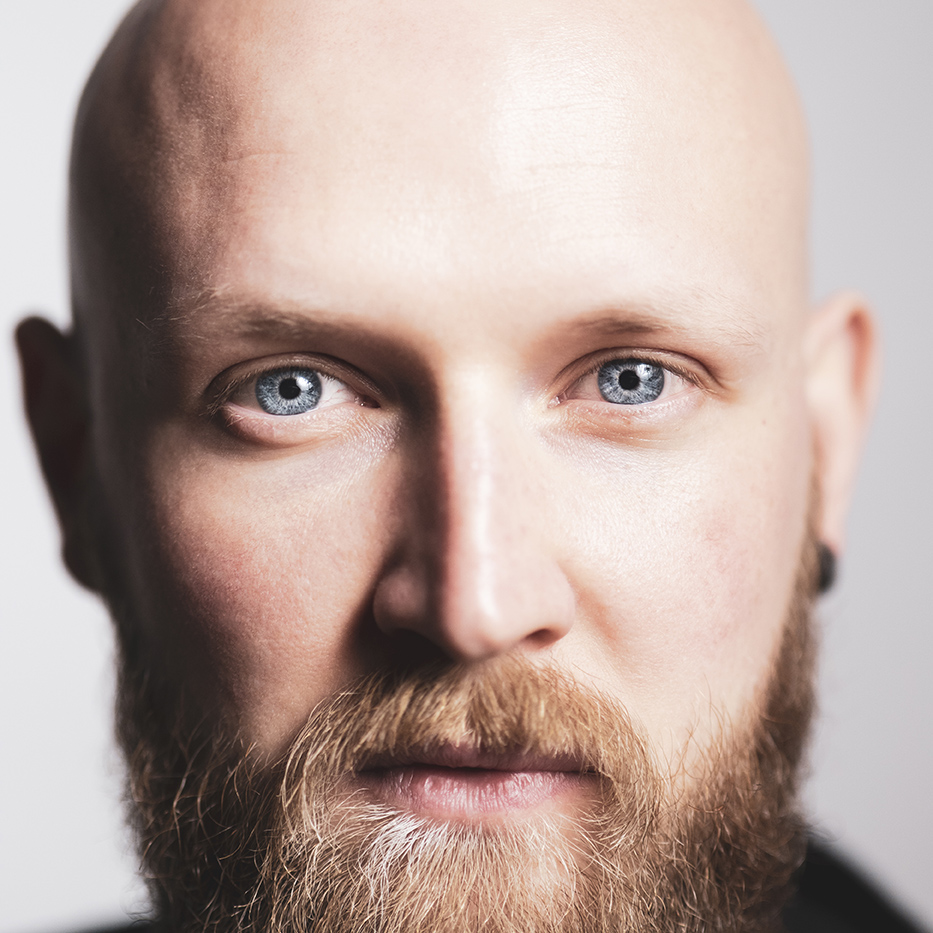 Ο Παναγιώτης Ωμέγα λέει την «Αλήθεια» και στη Νοηματική γλώσσα