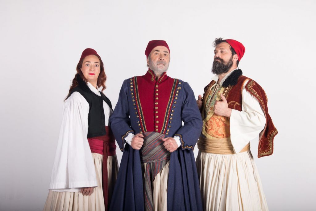 «Περιμένοντας τον Καραϊσκάκη»: Η κωμωδία του Λαζόπουλου ταξιδεύει σε όλη την Ελλάδα – Αναλυτικά οι σταθμοί της περιοδείας