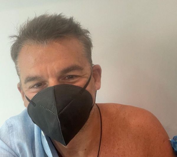 Γιώργος Λιάγκας: Αποκάλυψε το απίστευτο περιστατικό που του συνέβη όταν πήγε να εμβολιαστεί