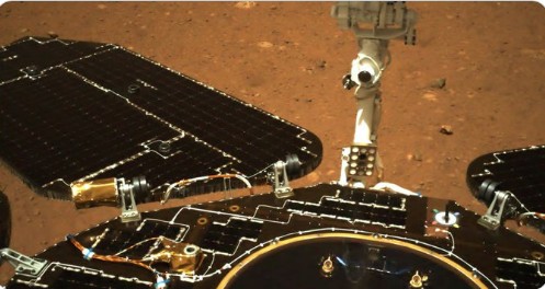 Πλανήτης Άρης: Το κινεζικό ρόβερ κινήθηκε για πρώτη φορά πάνω στην επιφάνειά του