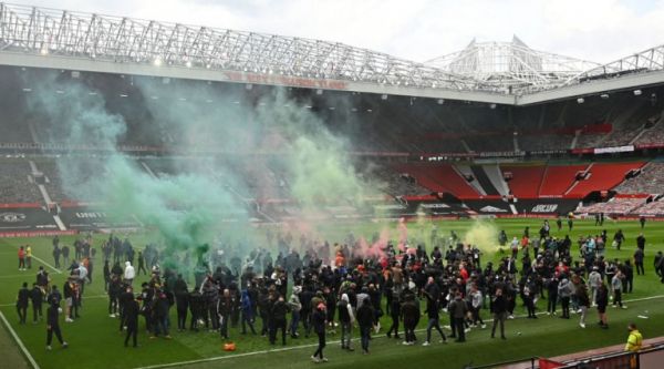 Μίσος κατά της διοίκησης από τους οπαδούς της Γιουνάιτεντ: «Γκλέιζερ θα σε σκοτώσουμε» (vid)