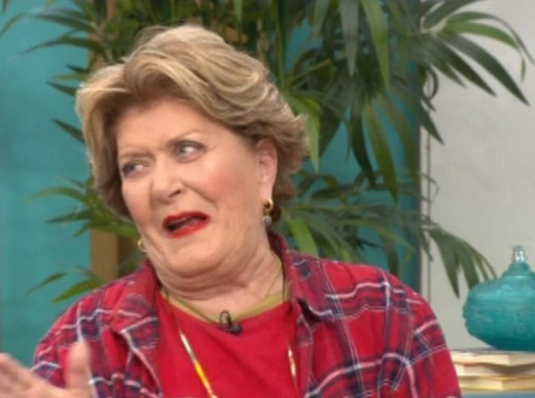 Βάσια Τριφύλλη: Η ατάκα που τους άφησε άφωνους «Μην τον μελετάς τον μ@λάκα»