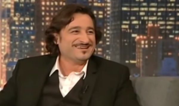 Ο Βασίλης Χαραλαμπόπουλος έσωσε κουτάβι από τα σκουπίδια και το ίντερνετ υποκλίθηκε στην ανθρωπιά του