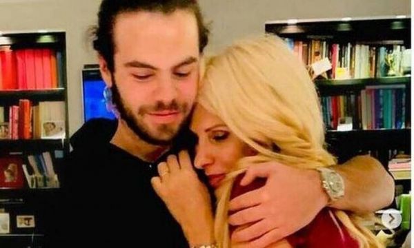 Άγγελος Λάτσιος: Ο γιος της Ελένης Μενεγάκη μεγάλωσε κι είναι ένας κούκλος