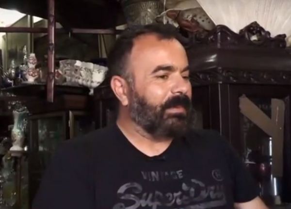 Βασίλης Καλλίδης: «Έφτιαξα ένα σπίτι από παρατημένα αντικείμενα»