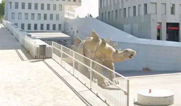 Ισπανία: Αγνοούμενος βρέθηκε νεκρός μέσα σε… άγαλμα δεινοσαύρου