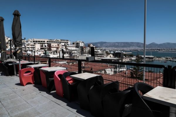 Μπήκαν οι υπογραφές για την ενίσχυση της εστίασης – Την Παρασκευή οι αιτήσεις