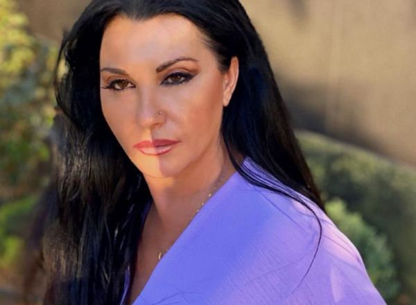 Πόπη Μαλλιωτάκη: Ντύθηκε νυφούλα – Η πρόβα νυφικού και το εντυπωσιακό μονόπετρο