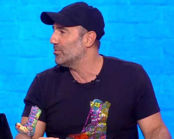 Ράδιο Αρβύλα: Ο Αντώνης Κανάκης άκουσε στον «αέρα» την κορούλα του