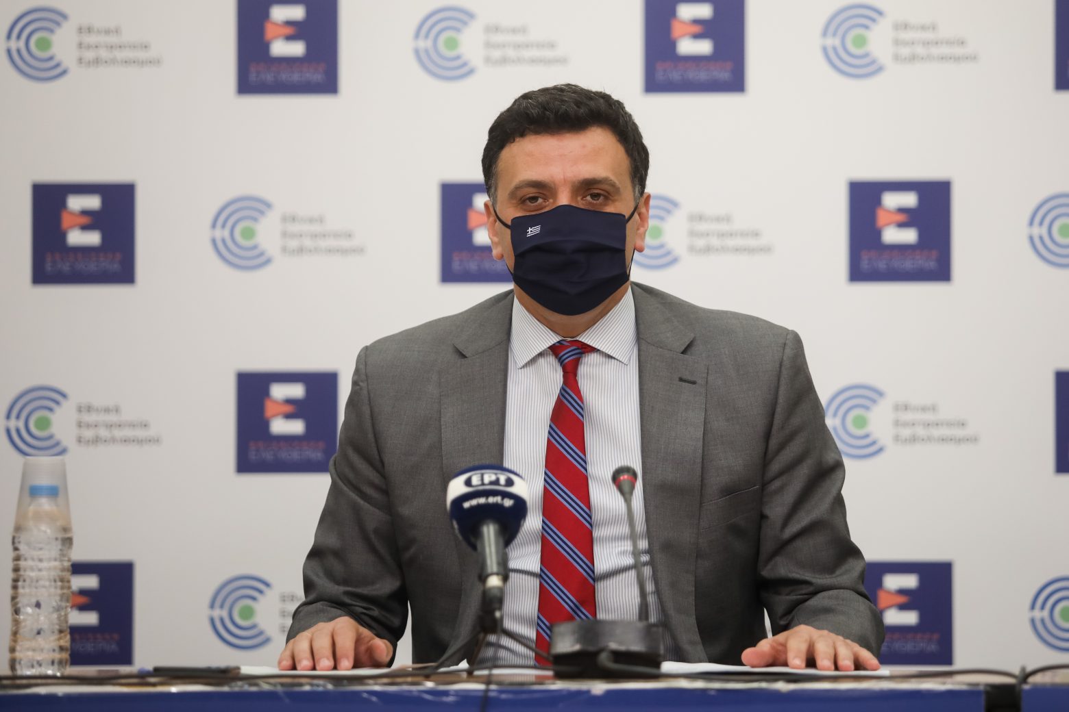 Κοροναϊός: Δείτε live την ενημέρωση για πανδημία και εμβολιασμούς