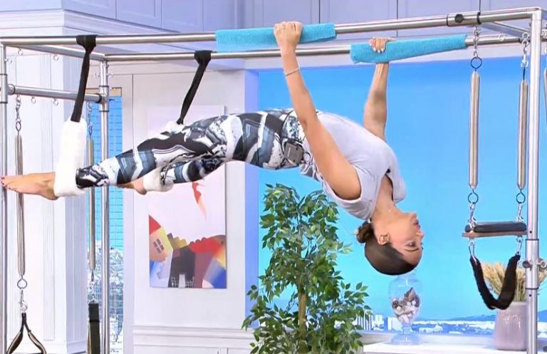 Σταματίνα Τσιμτσιλή: Χαμός με το pilates στον «αέρα» της εκπομπής της