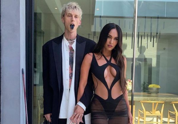 Μέγκαν Φοξ: Παθιασμένα φιλιά και χουφτώματα στο κόκκινο χαλί με τον αγαπημένο της «Μασίν Γκαν Κέλι»