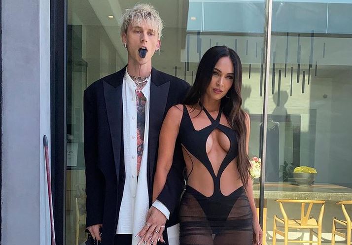 Μέγκαν Φοξ: Παθιασμένα φιλιά και χουφτώματα στο κόκκινο χαλί με τον αγαπημένο της «Μασίν Γκαν Κέλι»