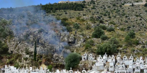 Ναύπλιο: Πυρκαγιά μέσα στην πόλη – Άμεση παρέμβαση της πυροσβεστικής
