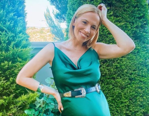 Νάντια Μπουλέ: Η νέα φωτό της εγκυμοσύνης της με τα κατοικίδιά της