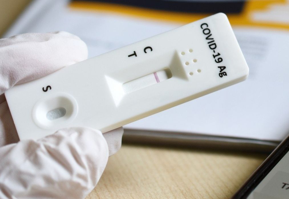 Self test: Έρχεται το πρώτο προνόμιο για τους πλήρως εμβολιασμένους