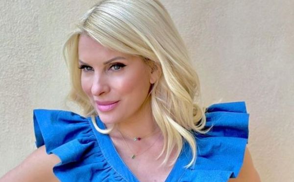 Ελένη Μενεγάκη: Εμβολιάστηκε κατά του κοροναϊού