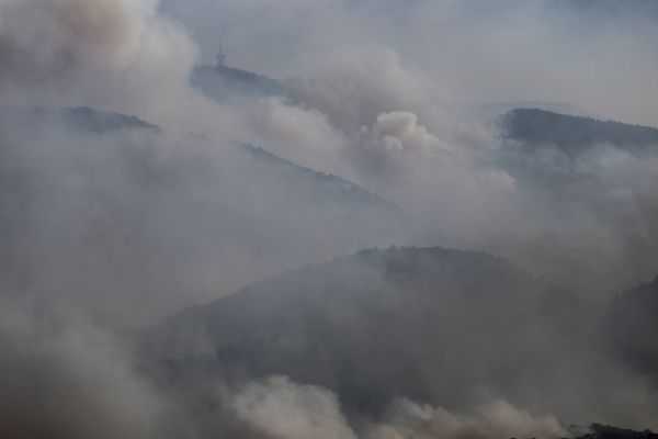 Φωτιά στην Κορινθία: Τρομακτικές προβλέψεις – Αναμένεται περαιτέρω ενίσχυση των ανέμων