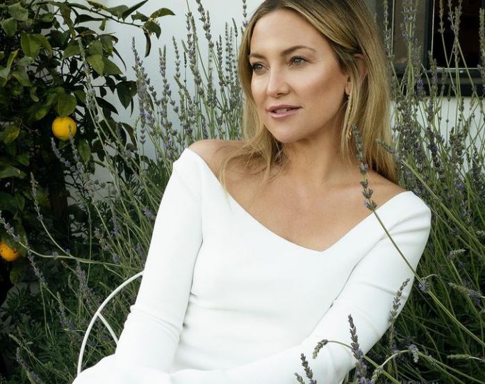 Κέιτ Χάντσον: Διακοπές στην Ελλάδα με παθιασμένα φιλιά