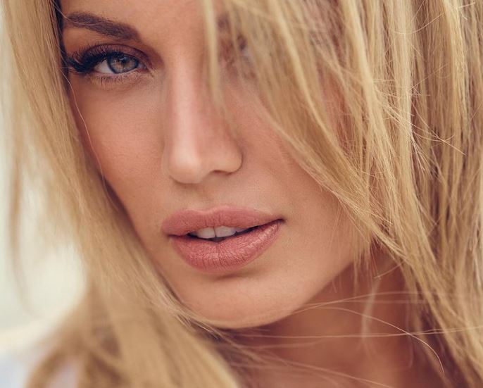 Κωνσταντίνα Σπυροπούλου: Ανεβάζει τη θερμοκρασία με το μαύρο της μπικίνι