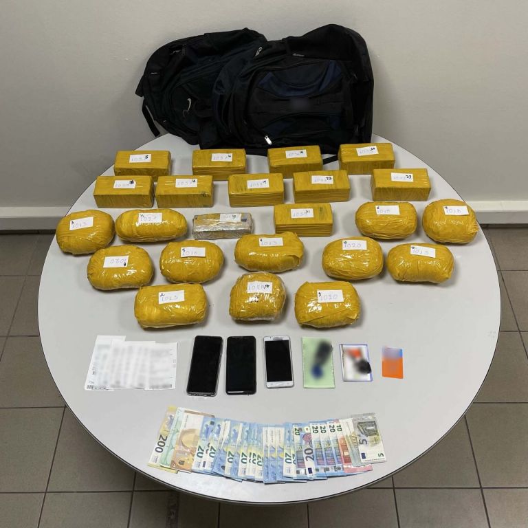 Θεσσαλονίκη: Κατασχέθηκαν πάνω από 23 κιλά ηρωίνης – Δύο συλλήψεις μελών διεθνούς κυκλώματος