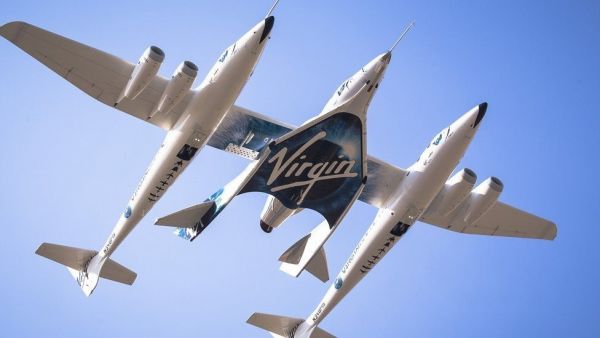 Virgin Galactic: Άδεια για εκτόξευση τουριστών έλαβε η εταιρεία του Ρίτσαρντ Μπράνσον