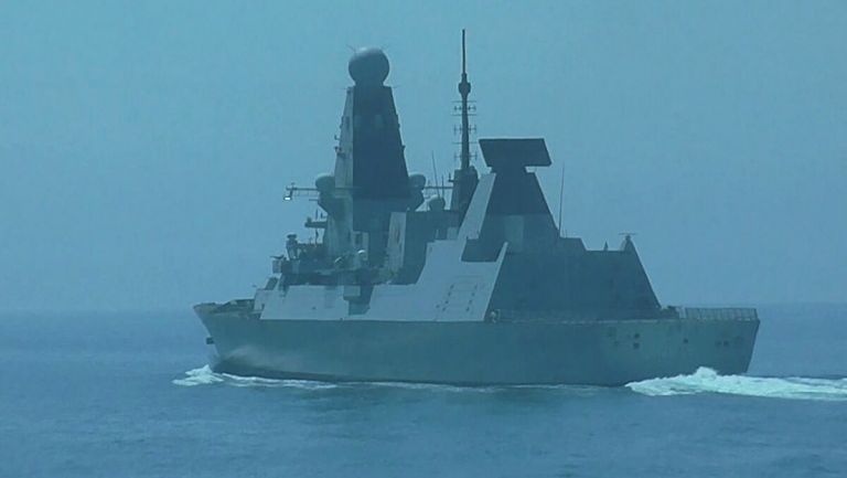 Μεγάλη Βρετανία – Ρωσία: τι σηματοδοτεί η «διπλωματία των κανονιοφόρων» στην Κριμαία