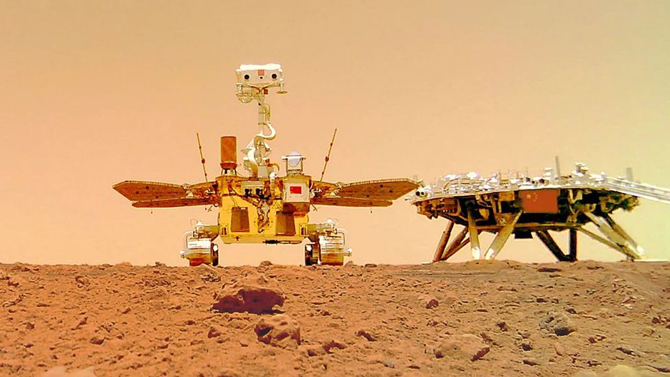 Κινεζικό ρομπότ στέλνει σέλφι από τον Άρη, ποζάρει για κάμερα σε τροχιά