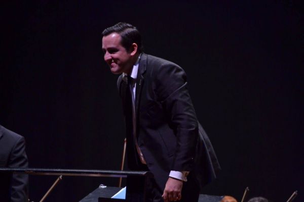 Πάμπλο Βουρλιώτης: Ο Έλληνας μαέστρος που κρατά ζωντανή τη «φλόγα» του Ελληνισμού