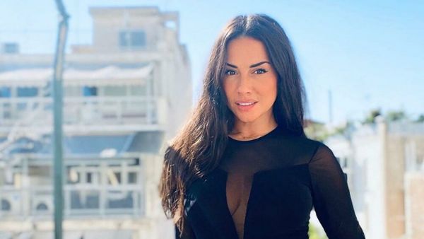 Απίστευτο: Δείτε πώς είναι σήμερα η Χριστίνα Μουστάκα, το “καυτό” κορίτσι του Ράδιο Αρβύλα 