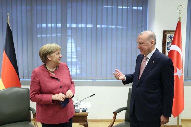 Ερντογάν – Μέρκελ: Συνάντηση στο περιθώριο της Συνόδου του ΝΑΤΟ