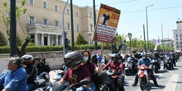 Delivery: Να απαγορευτεί η διανομή με μηχανάκι μέσα στον καύσωνα