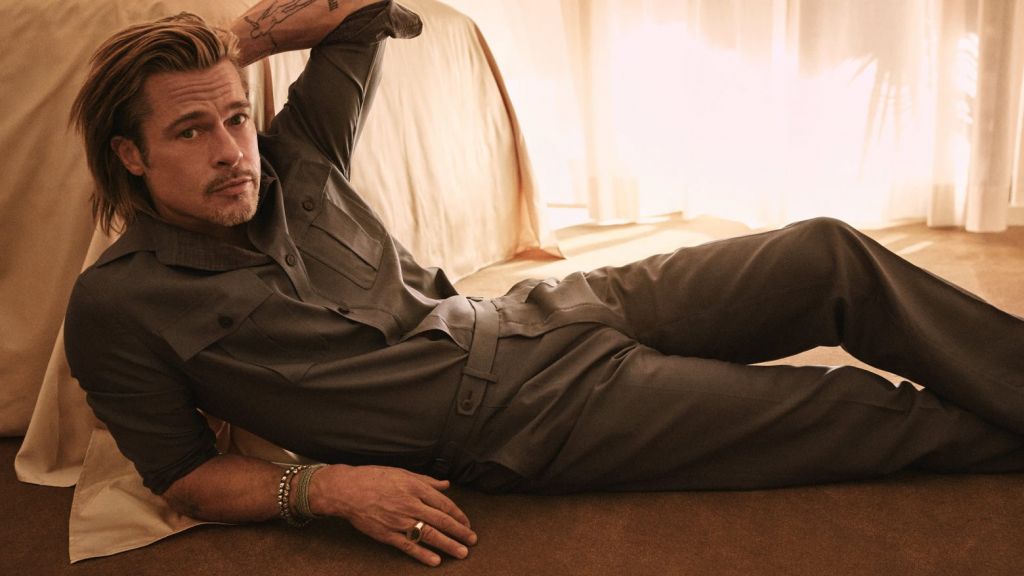 Μπραντ Πιτ: Πιο κούκλος από ποτέ για τις ανάγκες νέας διαφημιστικής καμπάνιας