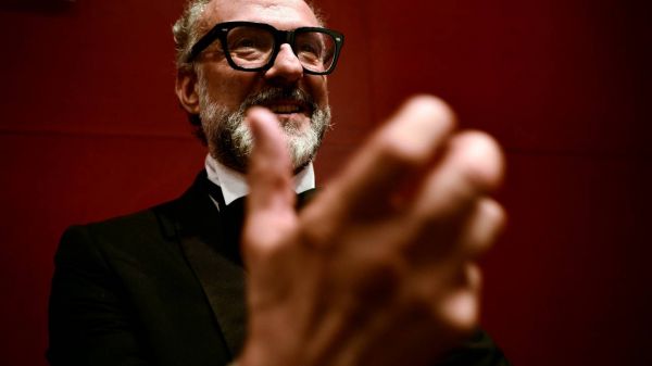 Με νέο μενού-έκπληξη ο Μάσιμο Μποτούρα τιμά τους κορυφαίους της ιταλικής γαστρονομίας