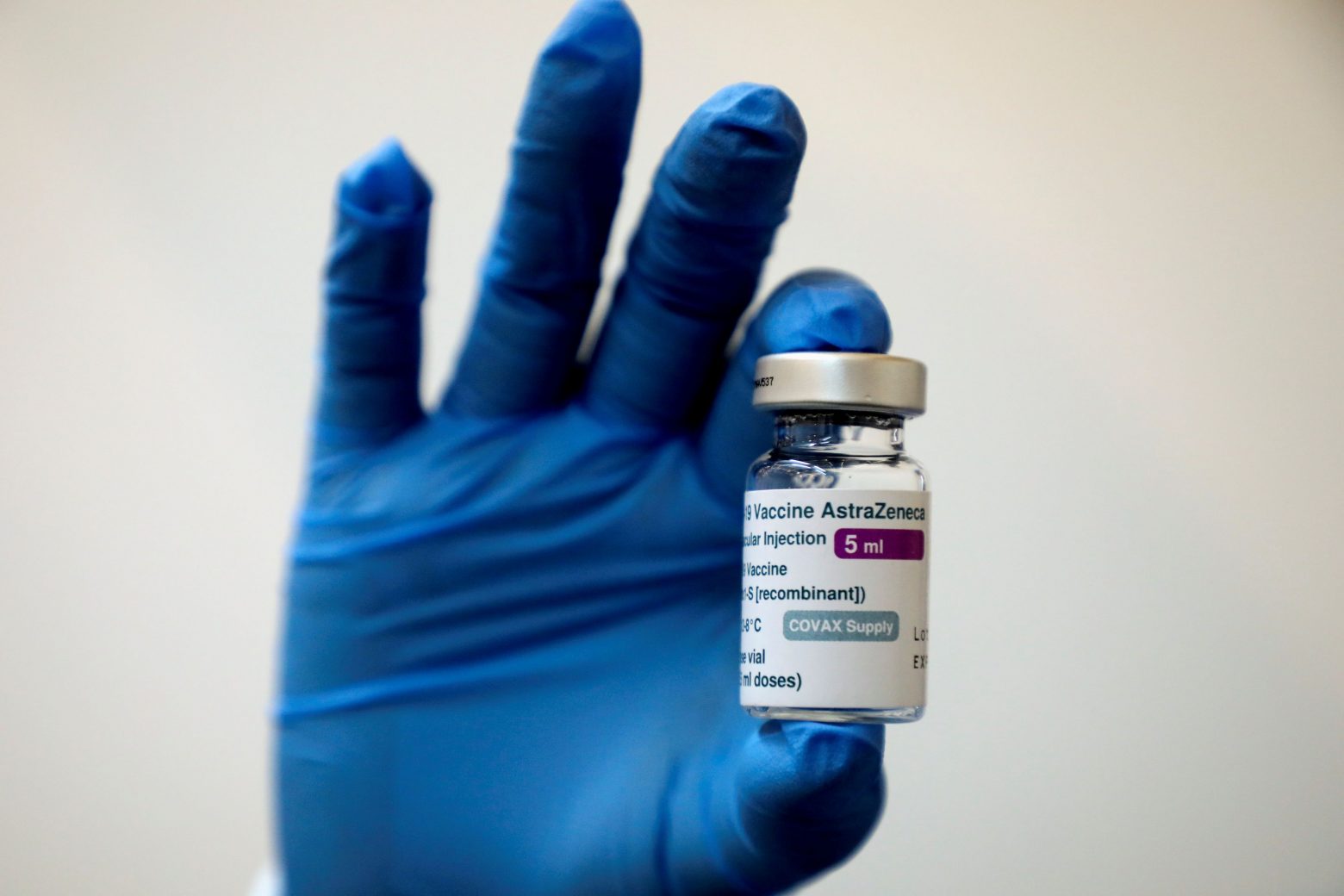 Εμβόλιο: Για τρίτη δόση με AstraZeneca ετοιμάζεται η Βρετανία λόγω του «στελέχους βήτα»