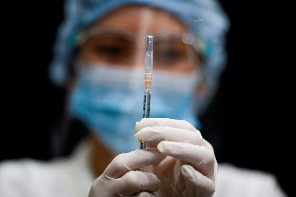 Εξαδάκτυλος στο MEGA: Στους πόσους εμβολιασμένους θα έρθει η... πλήρης απελευθέρωση