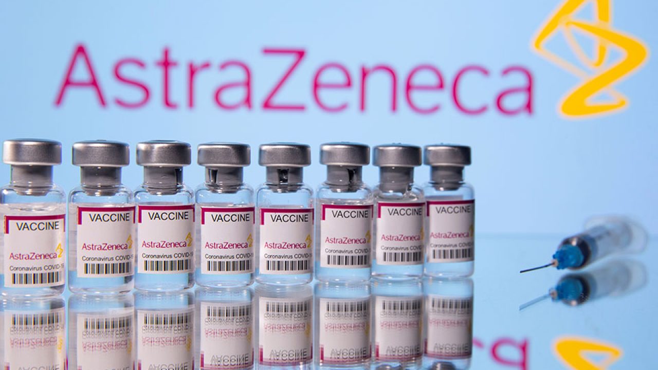 Εμβόλιο AstraZeneca: Το μπάχαλο ενισχύει τους «ψεκασμένους»