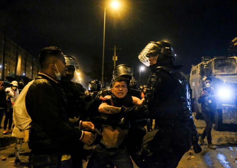 Κοροναϊός: Αυξήθηκαν τα περιστατικά βίας κατά την πανδημία – Πώς έπληξε την ειρήνη