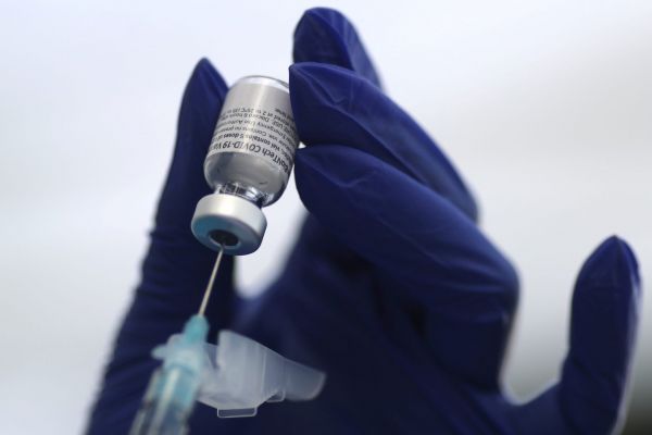 Κοροναϊός: Νέες ενδείξεις για σχέση των εμβολίων mRNA με μυοκαρδίτιδα στους άνδρες