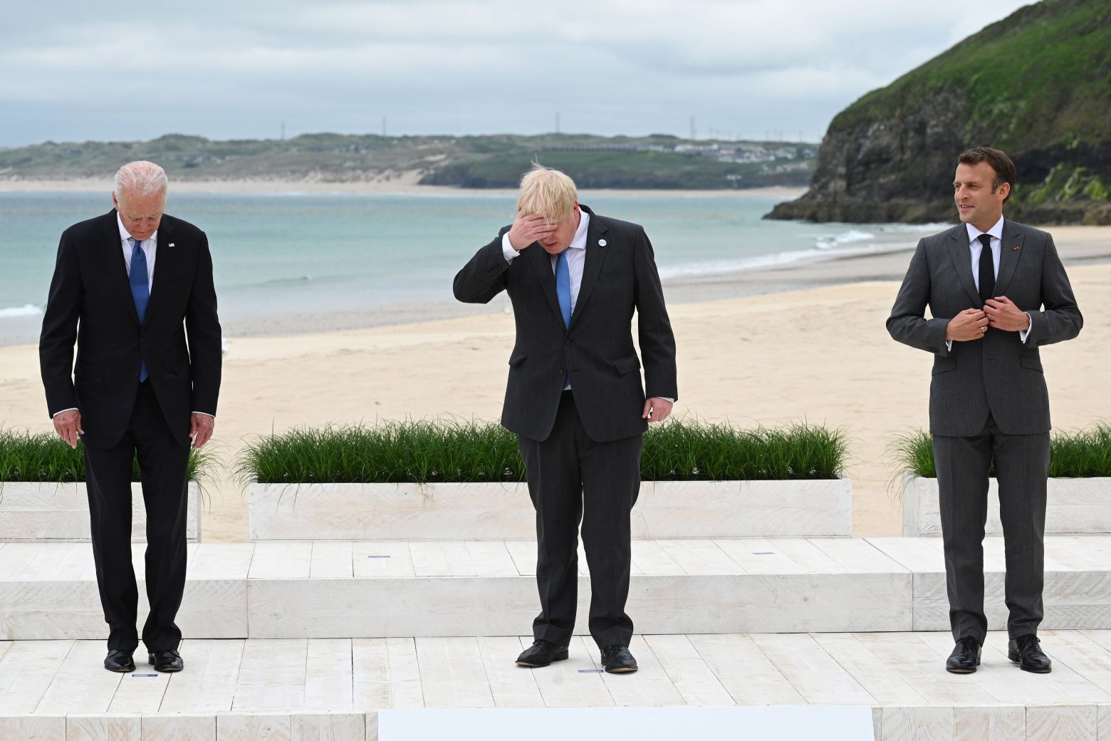 Τα παραλειπόμενα της G7: Τα πηγαδάκια, οι χειραψίες και οι... αγκαλιές